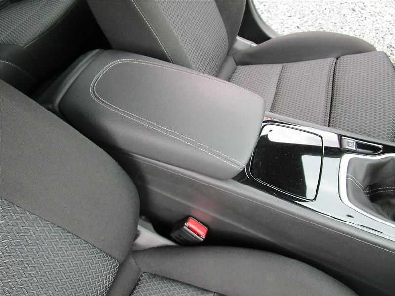 Opel Insignia ST 1.5 CDTi, aut. Klima, LED - fotka 21 z 41
