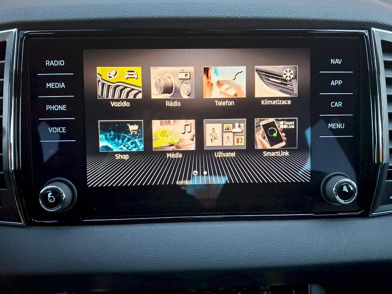 Škoda Karoq (2020) Style DSG 1,5TSi 110kW - fotka 26 z 35