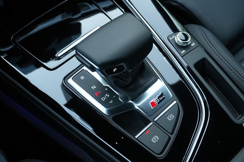 Audi A4 Allroad 50 TDI,Webasto, HUD, Kůže, B&O - fotka 22 z 46