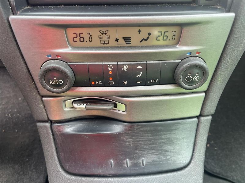 Renault Laguna 1,9 dCi TAŽNÉ SERVIS STK 3/28 - fotka 17 z 33