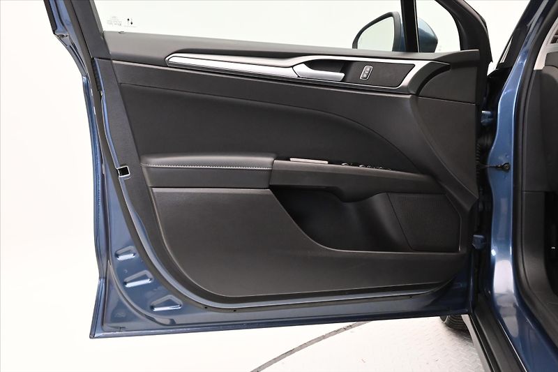 Ford Mondeo 2,0 TDCi 110 kW AT8 Titanium Z - fotka 27 z 33