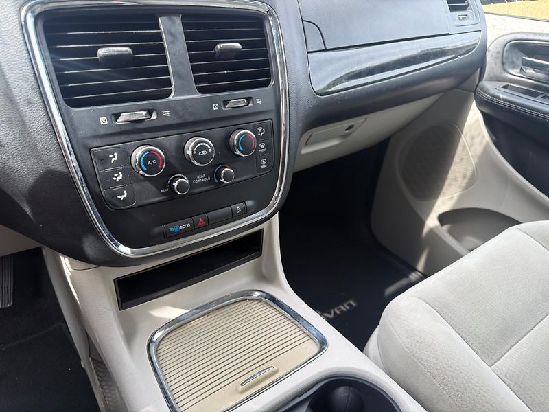 Dodge Grand Caravan (2014) 3,6 SXT Crew RT 2014 - fotka 17 z 19