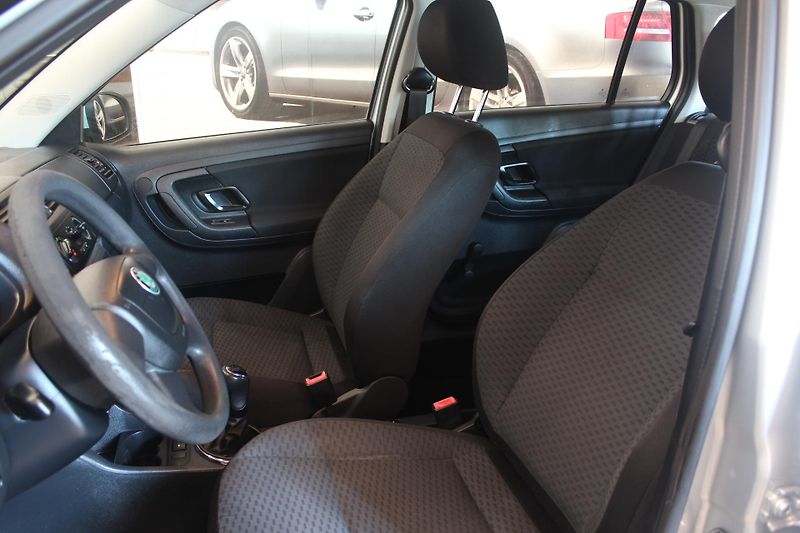 Škoda Fabia (2011) 1.2TSI 63kW Klima  - fotka 15 z 27