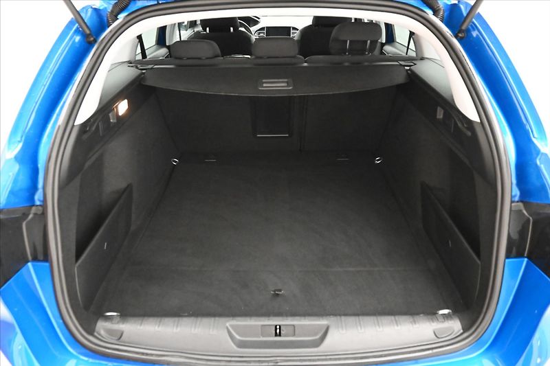 Peugeot 308 1,5 BlueHDI 96 kW Allure Záruk - fotka 10 z 31