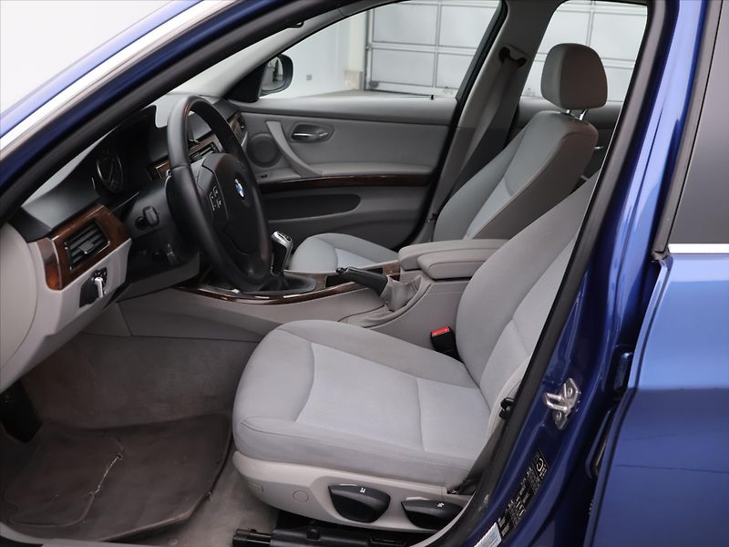 BMW Řada 3 3.0 325i 160kW Aut.klima - fotka 10 z 25