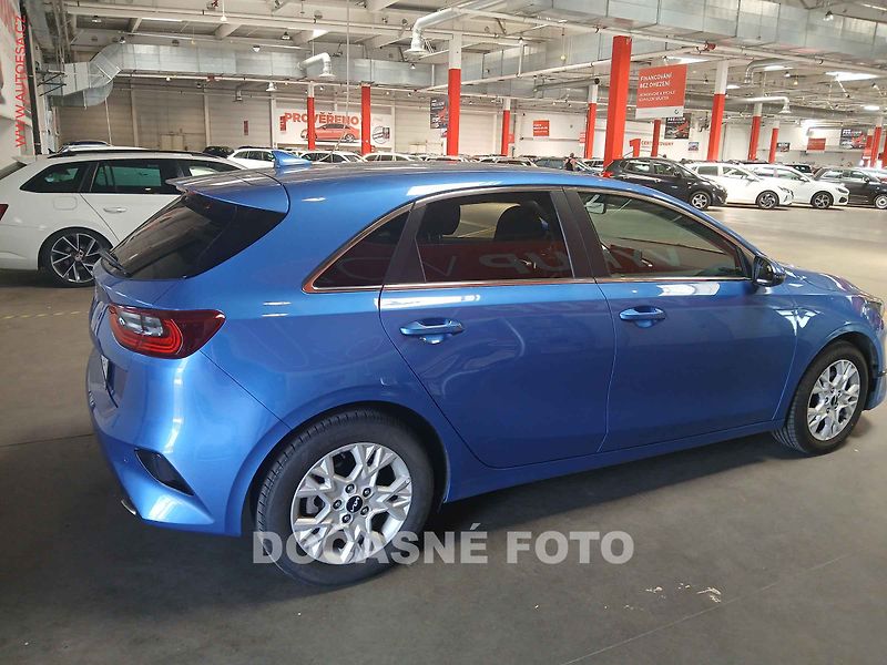 Kia Ceed (2023) 1.5 T- GDi, ČR, AC, kamera - fotka 1 z 3