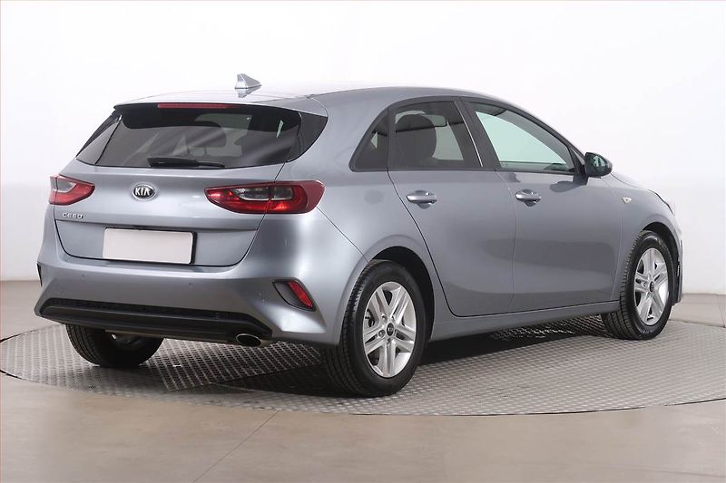 Kia Ceed (2021) Silver 1.0 T-GDI, Serv.kniha - fotka 5 z 20