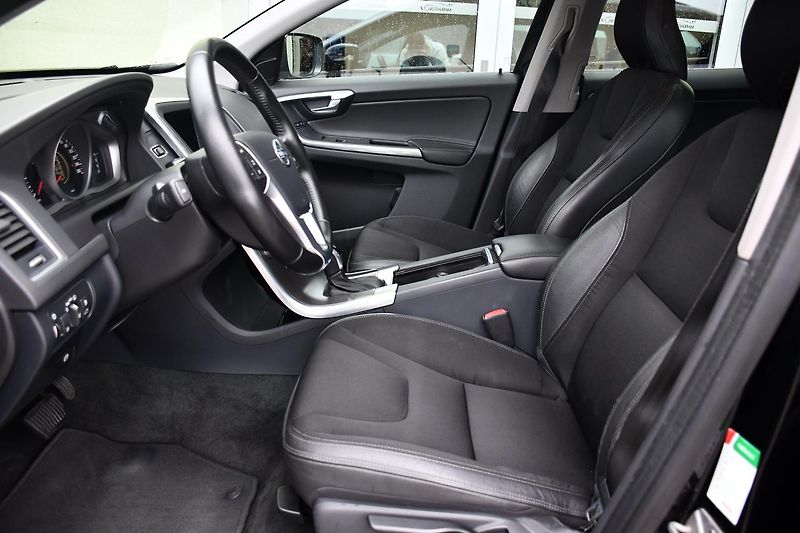 Volvo XC60 D4 A/T ČR 2XALU PO ROZVODECH - fotka 14 z 31