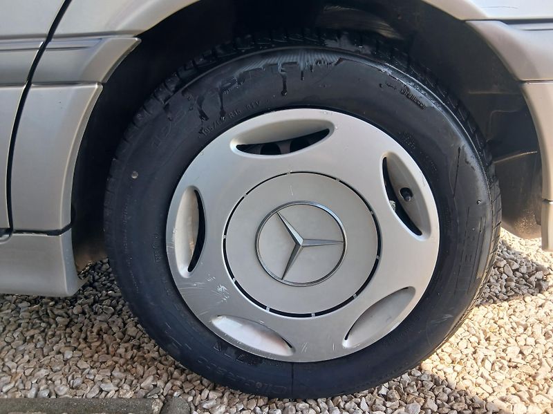 Mercedes-Benz Třídy C 200K 1.MAJ - fotka 27 z 31