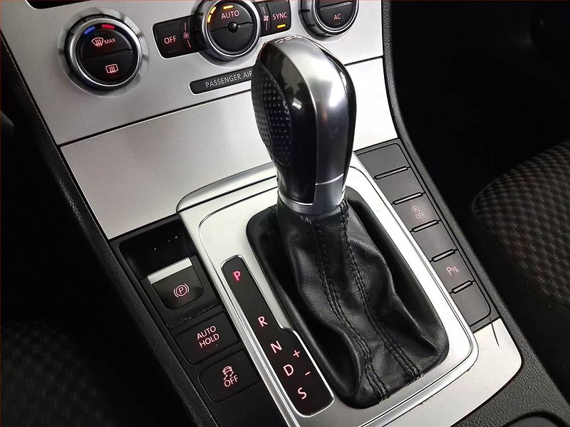 Volkswagen Passat (2012) Comfortline 2.0 TDI, Automat - fotka 13 z 18