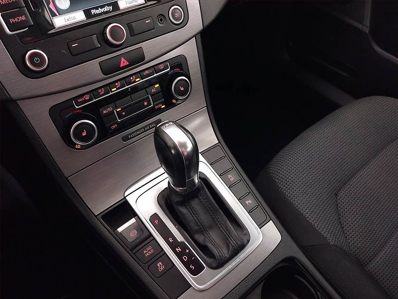 Volkswagen Passat (2011) Comfortline 2.0 TDI, Automat - fotka 16 z 22