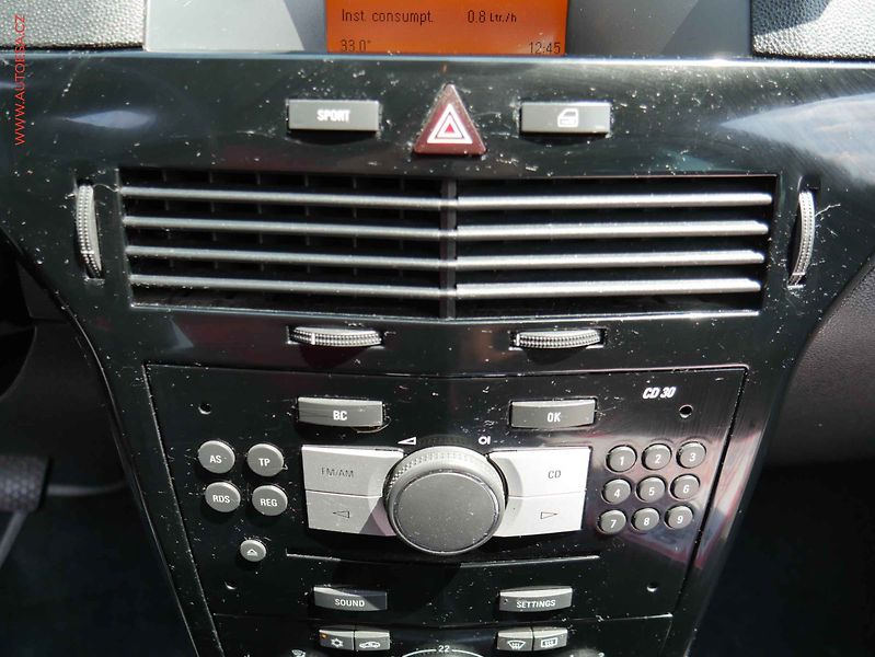 Opel Astra (2008) 1.6i, AC - fotka 15 z 17