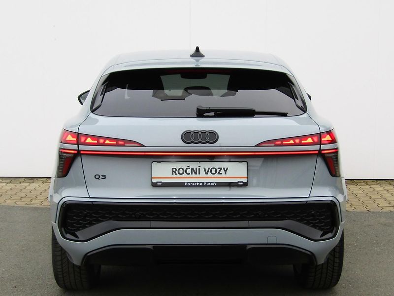 Audi Q3 2,0 TDI 110 kW - fotka 11 z 30