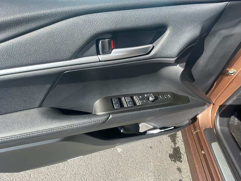 Toyota Camry 2.5 Hybrid Automat Executive - fotka 13 z 22