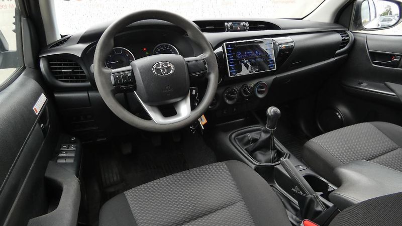 Toyota Hilux 2.4 D-4D Double Cab 4x4 Live - fotka 5 z 21