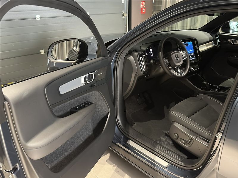 Volvo XC40 (2026) 2,0 B4  Plus - fotka 10 z 29