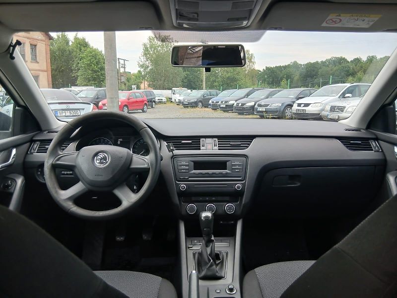 Škoda Octavia 1.6 TDI, bez koroze - fotka 28 z 39