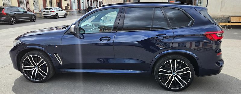 BMW X5 (2020) M50d SERVIS TAŽNÉ ČR IDIVIDUAL - fotka 9 z 48
