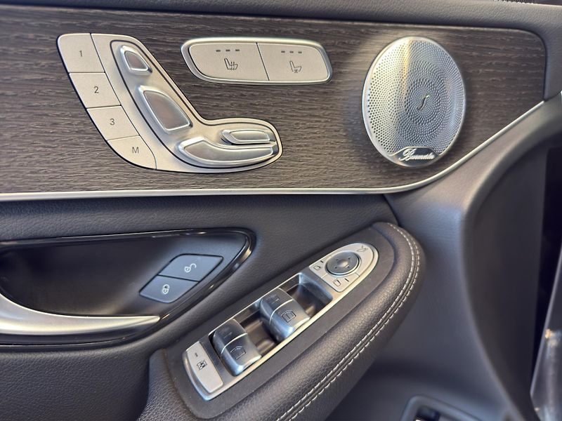 Mercedes-Benz GLC (2019) 300 4MATIC - fotka 9 z 22