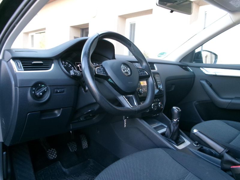 Škoda Octavia 2,0 TDI AUTOKLIMA - fotka 35 z 40