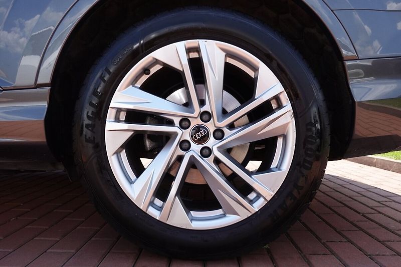 Audi Q7 3,0TDi 210kW S-Line, Soft clos - fotka 7 z 34