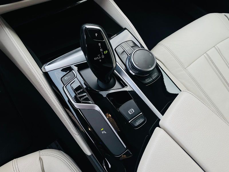 BMW Řada 5 520D AUT KAMERA SERVISKA - fotka 49 z 58