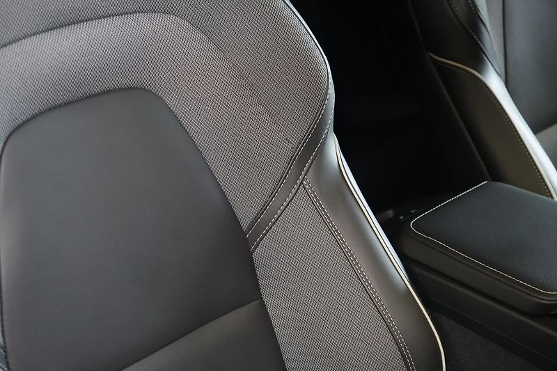 Volvo XC60 B5 Plus Black Edition, 360° - fotka 18 z 44