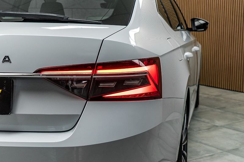 Škoda Superb 2.0 TDI L&K*TAŽNÉ*DPH*ČR 1.MAJ - fotka 47 z 52
