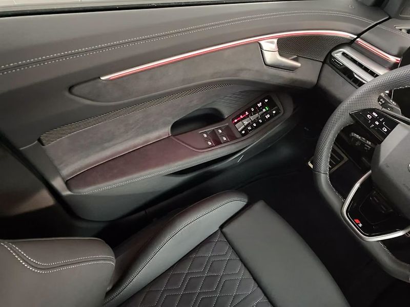 Audi A6 e-hybrid q S-Line 360 Tech+ - fotka 6 z 16