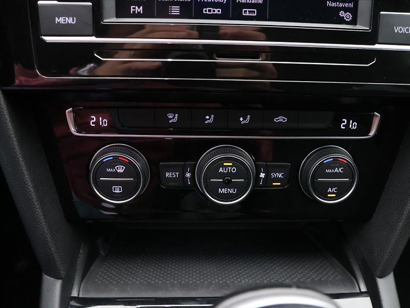 Volkswagen Passat 2,0 TDI 110kW Business Combi - fotka 20 z 30