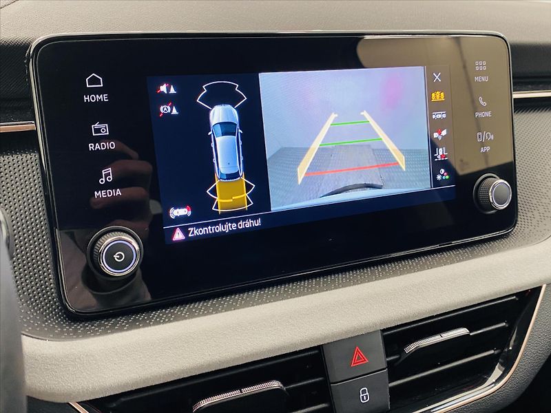 Škoda Scala 1,0 TSI 85kW Top Selection - fotka 12 z 25