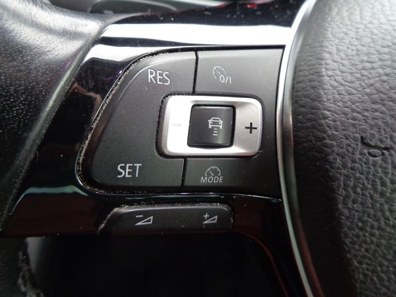 Volkswagen Tiguan 2.0 TSI DSG Highline 4Motion 1 - fotka 13 z 30