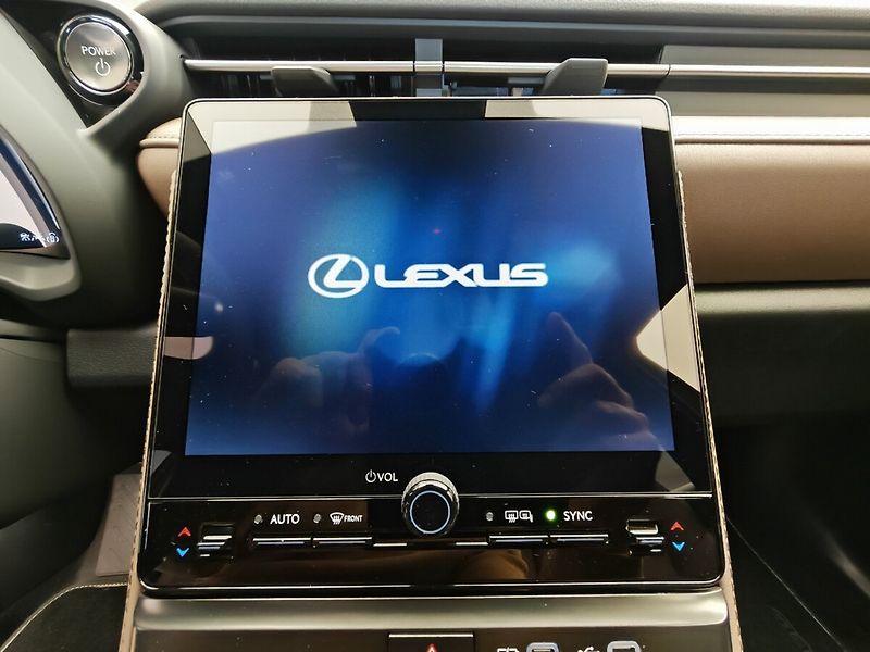Lexus LBX ELEGANT TECH - fotka 20 z 39