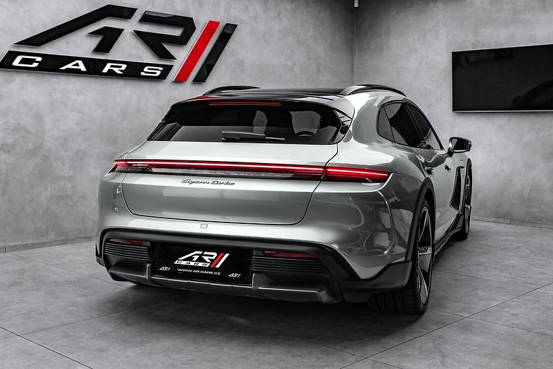Porsche Taycan PDCC, ventilace, pano - fotka 6 z 41
