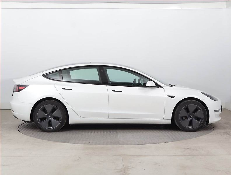 Tesla Model 3 (2022) Long Range 4WD 79kWh, SoH 91% - fotka 6 z 23