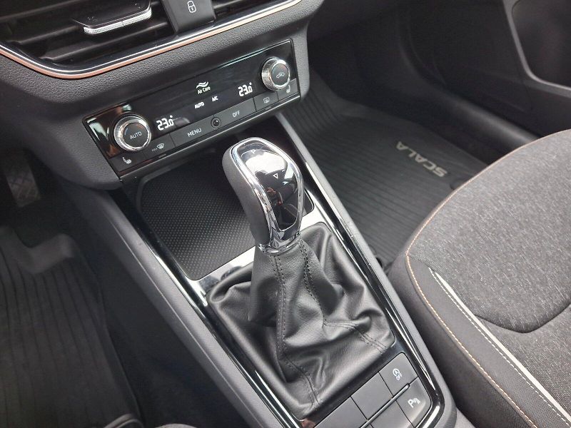 Škoda Scala (2023) Style DSG 1,5TSi 110kW - fotka 29 z 33