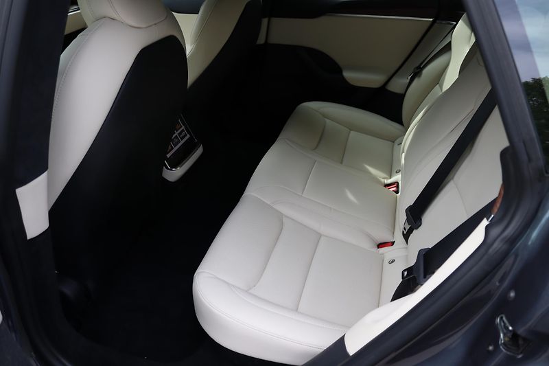 Tesla Model S LONG RANGE AWD 493kW - fotka 38 z 50