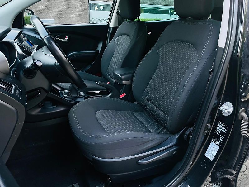 Hyundai ix35 2.0i MANUÁL VÝHŘEV TAŽNÉ - fotka 32 z 43