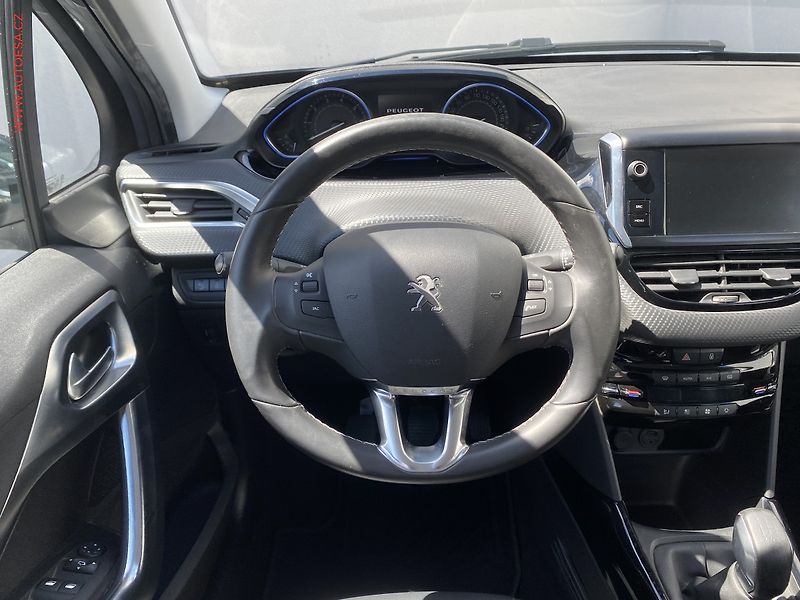 Peugeot 2008 (2015) 1.2PT, Allure, park. čidla - fotka 11 z 17