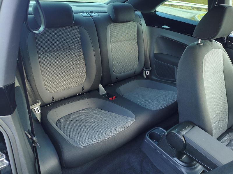 Volkswagen Beetle (2013) 1,2 TSI 77Kw Navi Top stav - fotka 15 z 30