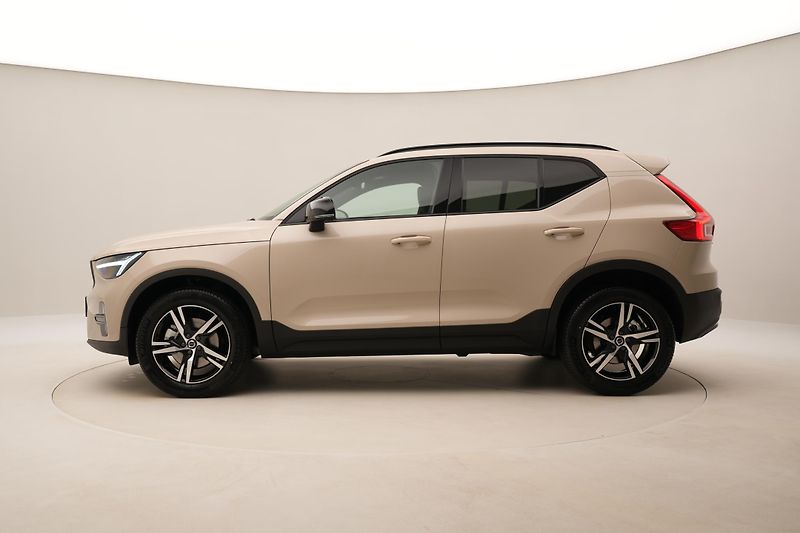 Volvo XC40 (2026) B3 AUT DARK PLUS - fotka 9 z 60