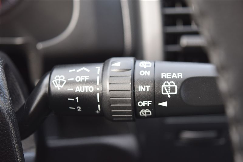 Mazda 5 1,8 i(MZR) 85KW 7 MÍST TAŽNÉ - fotka 32 z 40