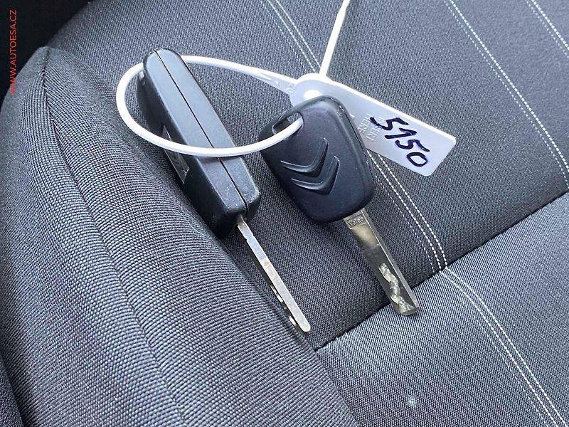 Citroën C4 (2013) 1.4 VTi, ČR, AC, tempo - fotka 16 z 16