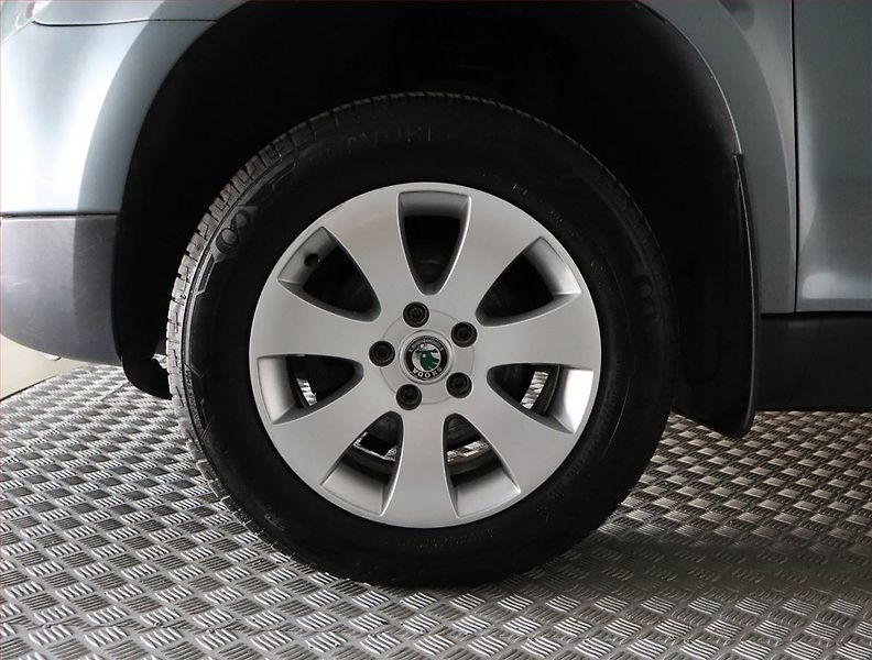 Škoda Yeti (2011) 2.0 TDI, Park. senzory - fotka 15 z 16