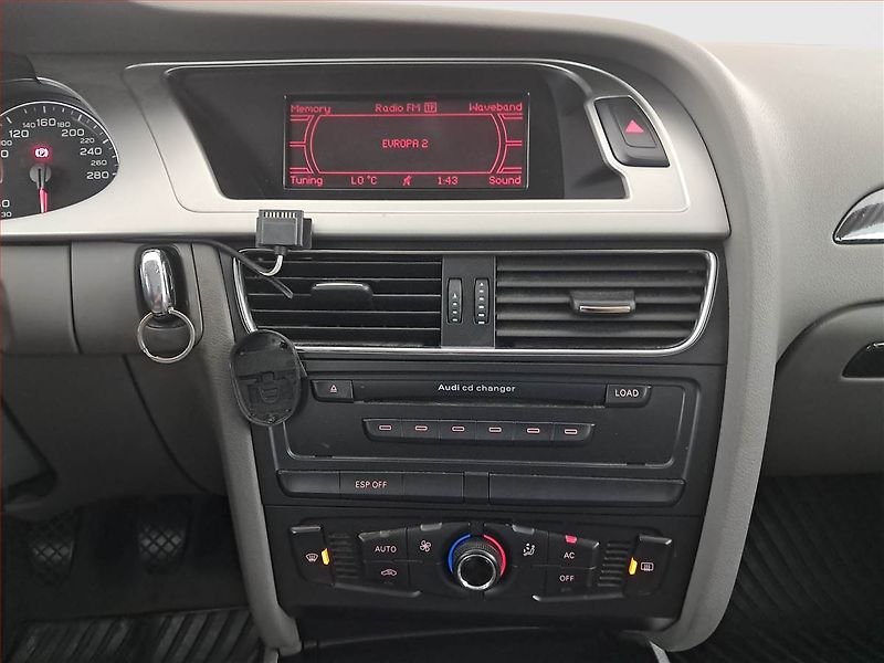 Audi A4 (2008) 3.0 TDI , 4X4, Xenony - fotka 12 z 16