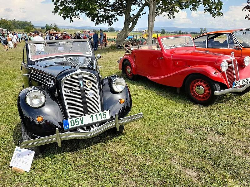 Unikátní hasičský vůz z roku 1931 kdysi sloužil dobrušským hasičům, dnes je klubovým vozidlem Podorlického Veteran Car Clubu.