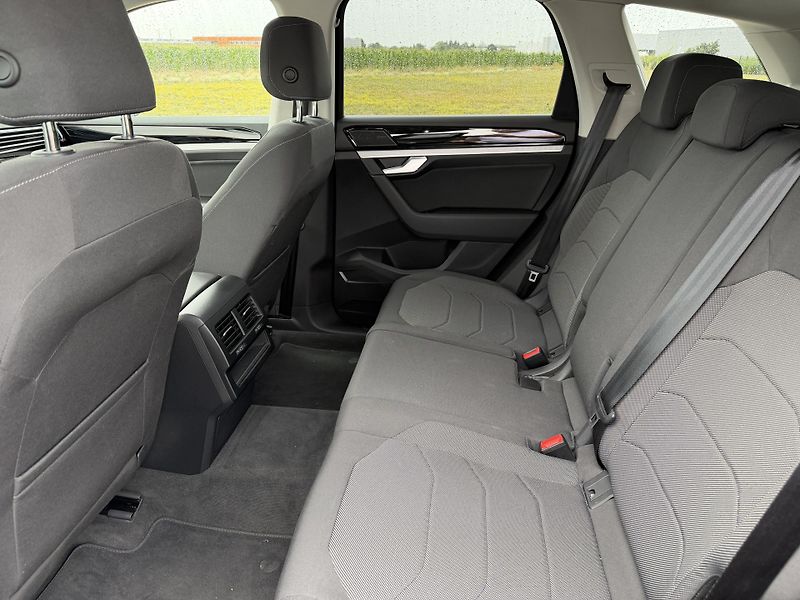 Volkswagen Touareg 3.0 TDI ČR DPH VZDUCH TAŽNÉ - fotka 27 z 36