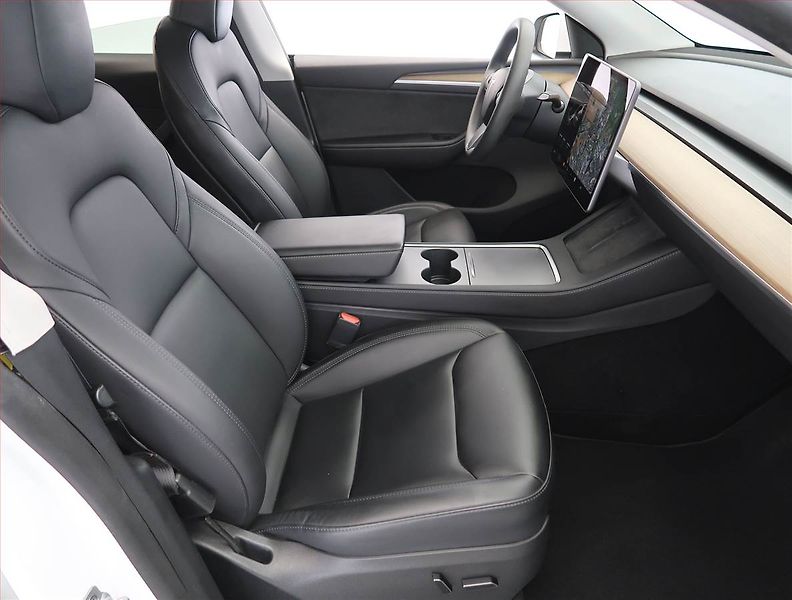 Tesla Model Y (2023) Long Range AWD 79kWh, SoH 93% - fotka 9 z 33