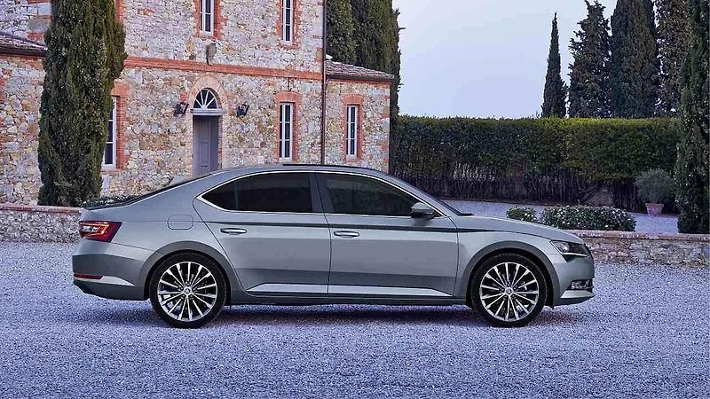 Škoda Superb.