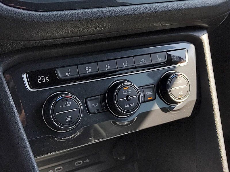 Volkswagen Tiguan Allspace (2021) 1,5 Tsi 110 Kw DSG R-Line - fotka 21 z 38